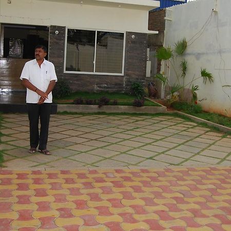 Pratham Residency Hotel Mysore Buitenkant foto