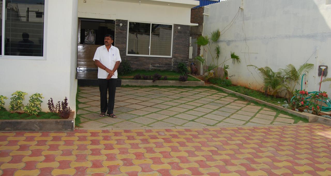 Pratham Residency Hotel Mysore Buitenkant foto